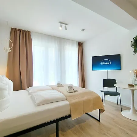 Univercity Fuer Bis Zu 4, Terrasse, Grill Apartment *