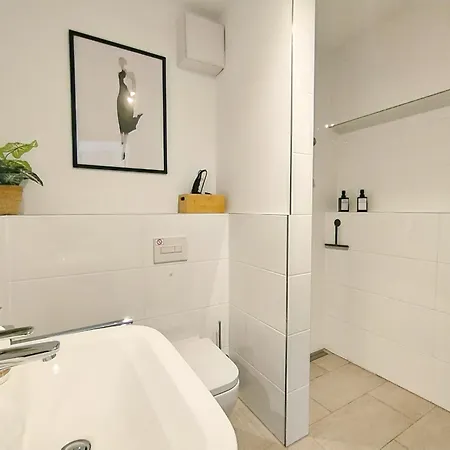 Apartment Univercity Fuer Bis Zu 4, Terrasse, Grill Erlangen