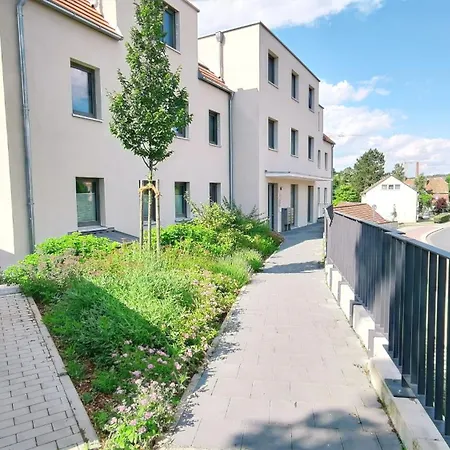 Univercity Fuer Bis Zu 4, Terrasse, Grill Apartment Erlangen