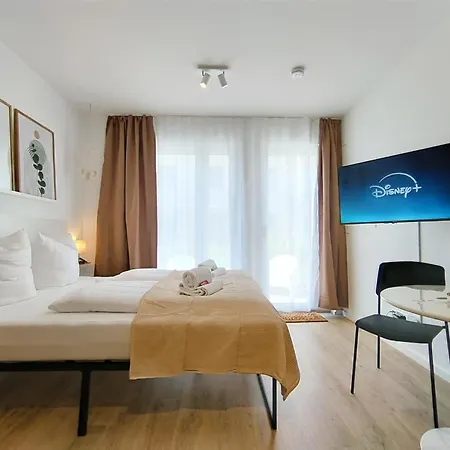 Univercity Fuer Bis Zu 4, Terrasse, Grill Apartment *