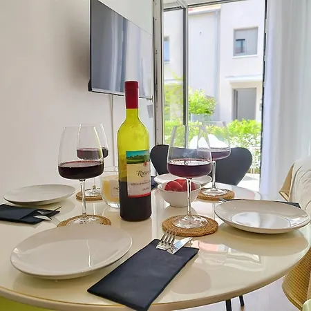 Univercity Fuer Bis Zu 4, Terrasse, Grill